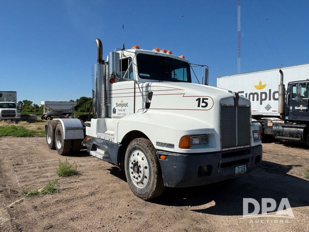 1988 Kenworth T600 Equipment Image0
