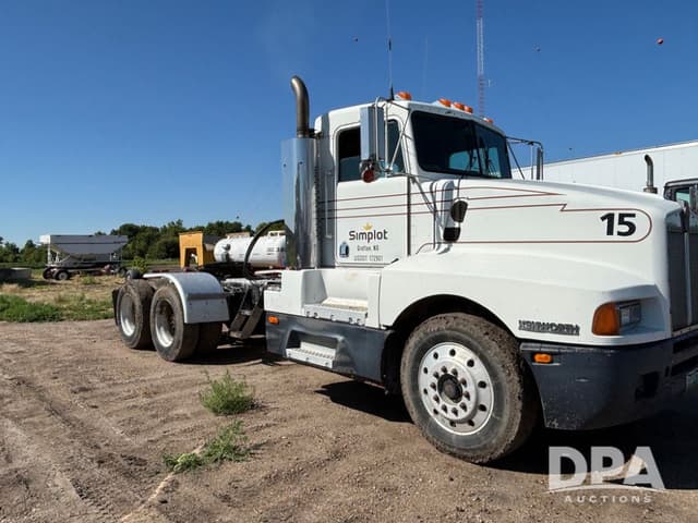 Image of Kenworth T600 equipment image 1