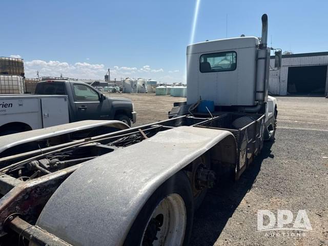 Image of Kenworth T600 equipment image 3