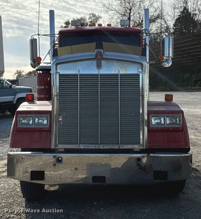 Image of Kenworth W9 equipment image 1