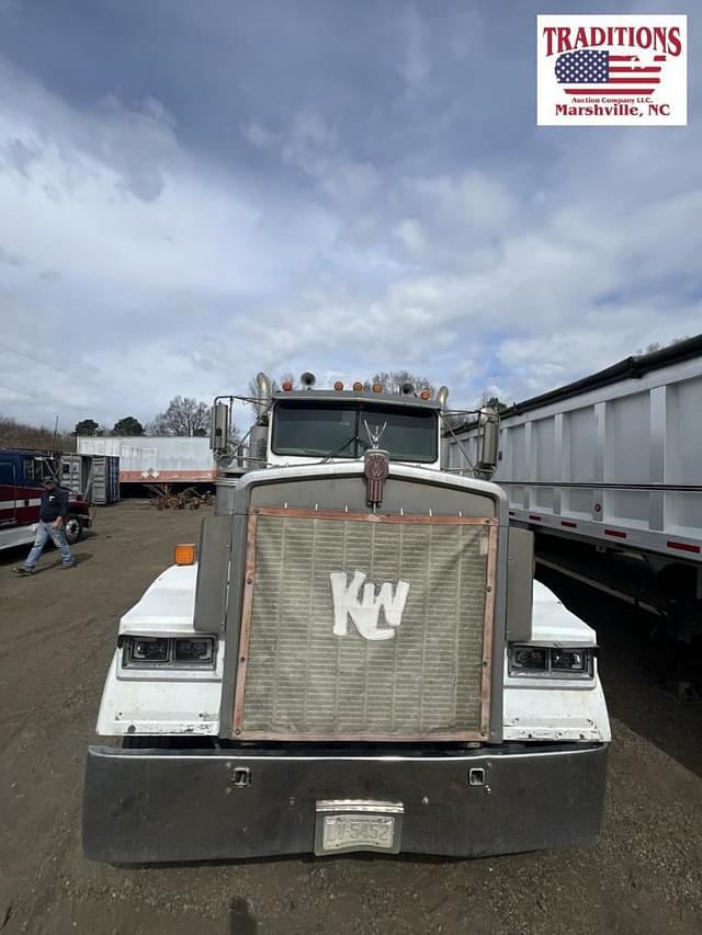 Image of Kenworth W900 equipment image 1