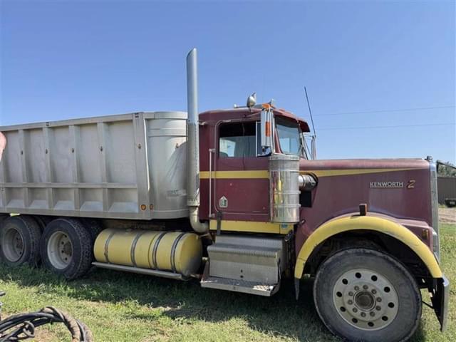 Image of Kenworth W900B equipment image 3