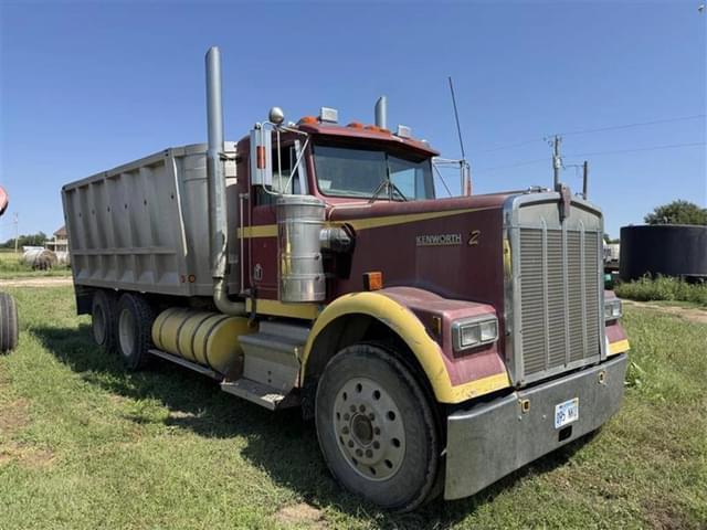 Image of Kenworth W900B equipment image 4