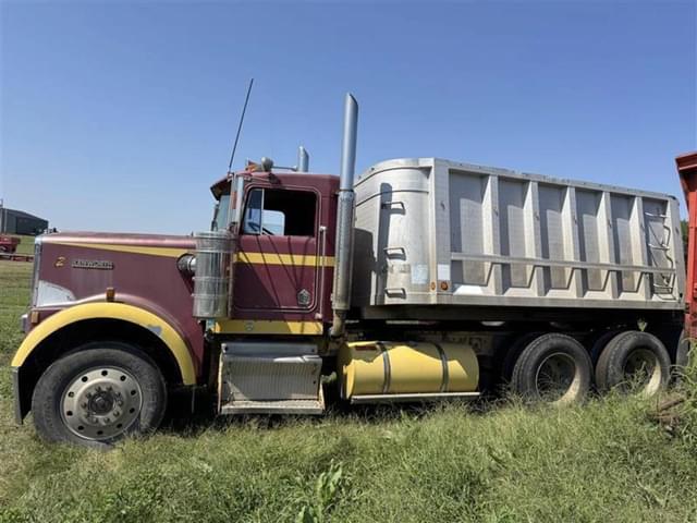 Image of Kenworth W900B equipment image 1