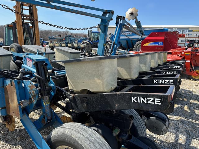Image of Kinze EF equipment image 3