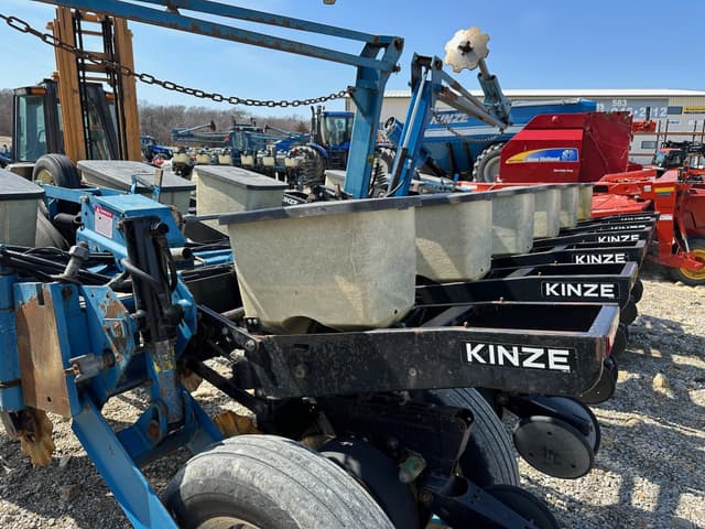 Image of Kinze EF equipment image 3