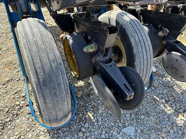 Image of Kinze EF equipment image 4