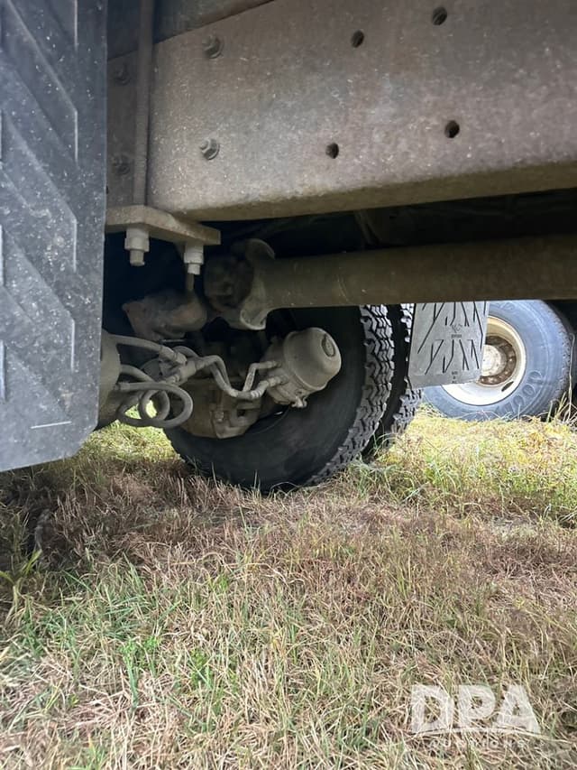 Image of Mack 686 equipment image 4