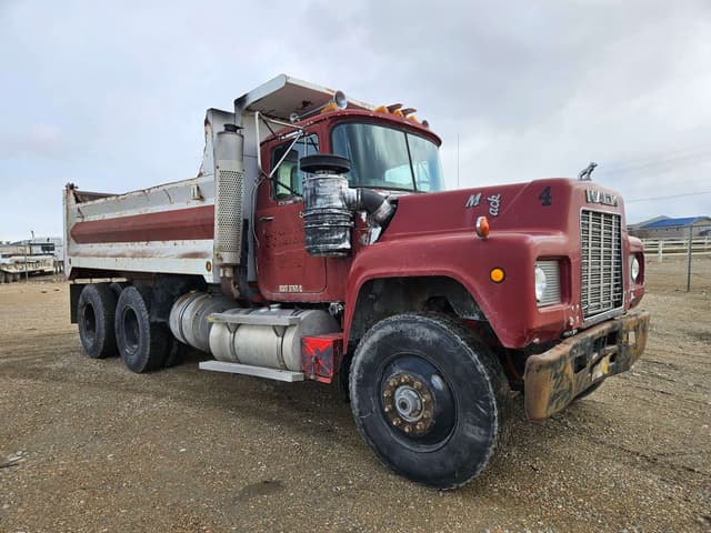 Image of Mack R equipment image 3