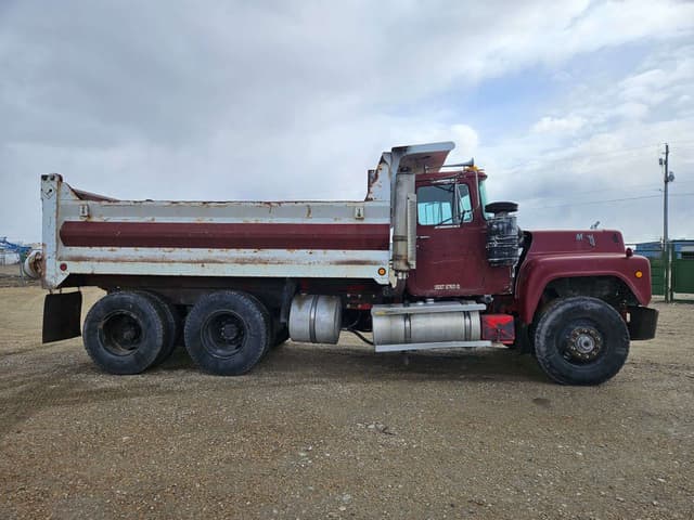 Image of Mack R equipment image 4