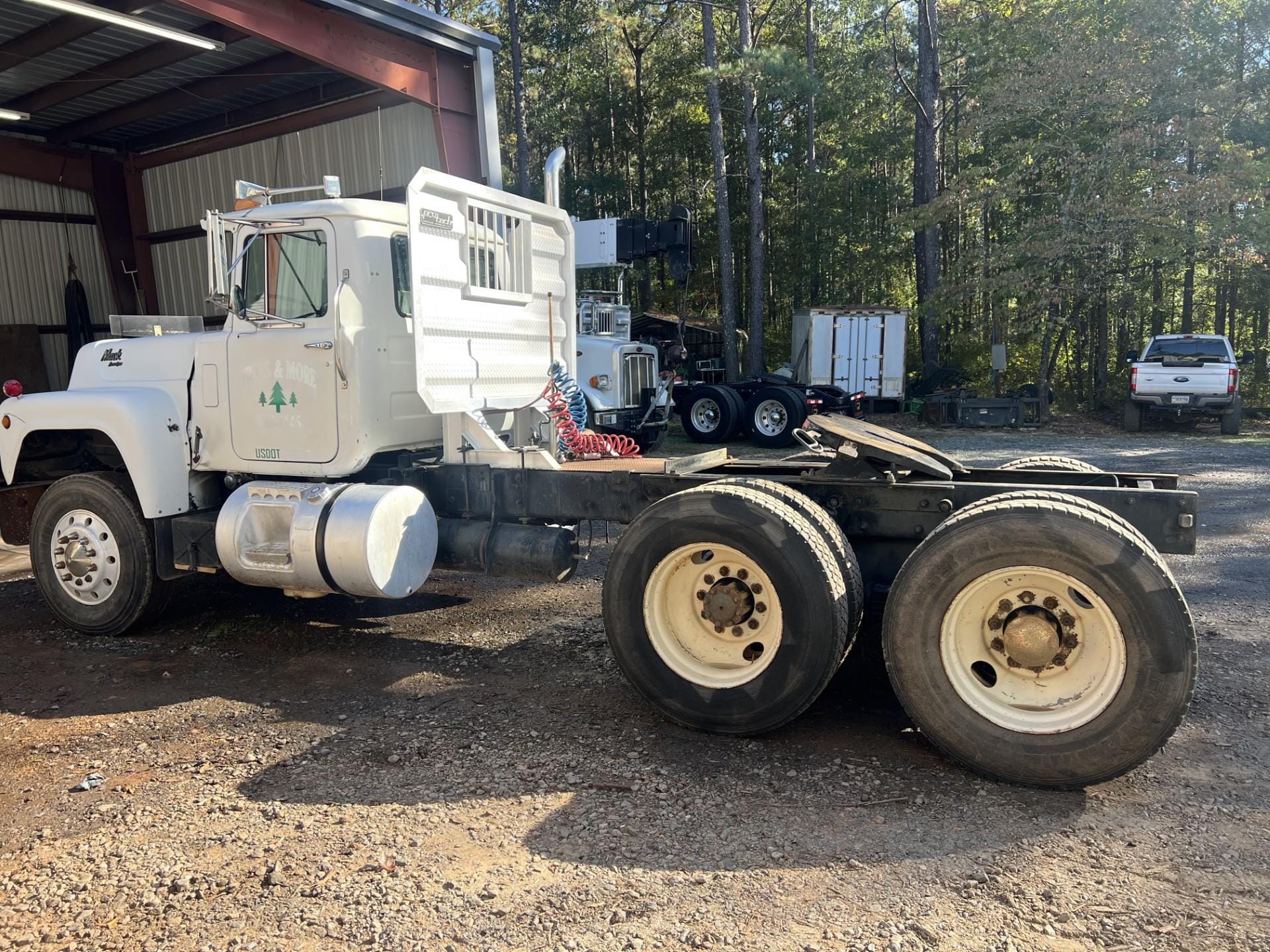 1988 Mack R Series Equipment Image0