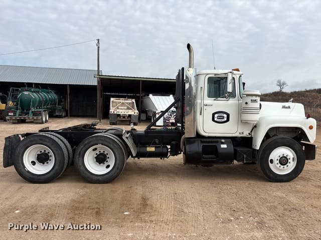Image of Mack R686ST equipment image 3
