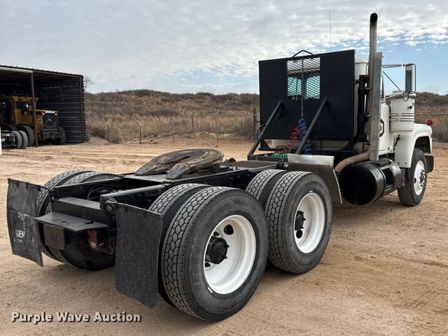 Image of Mack R686ST equipment image 4