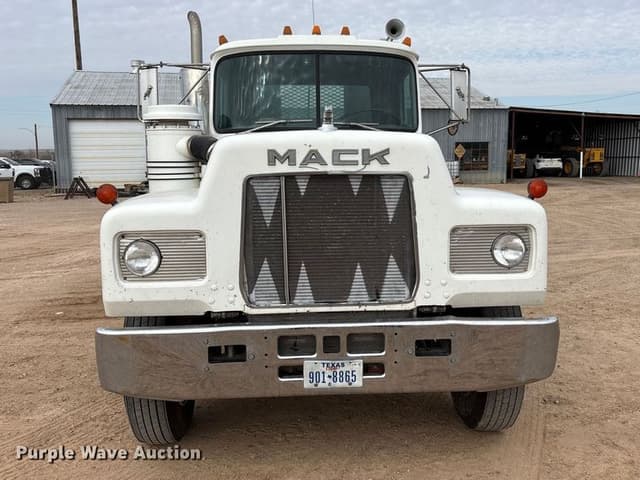 Image of Mack R686ST equipment image 1
