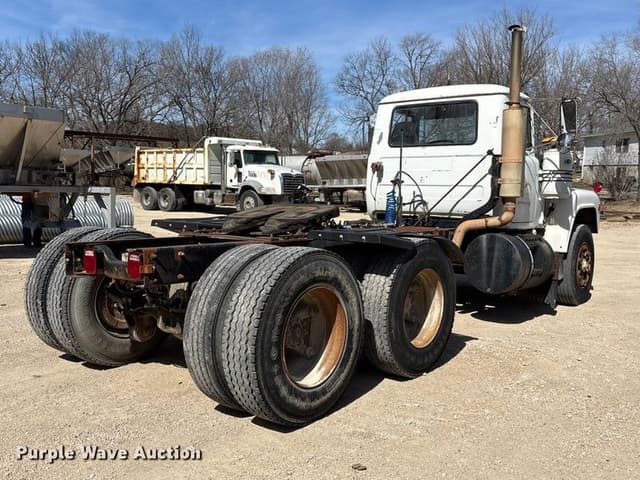 Image of Mack R690ST equipment image 4