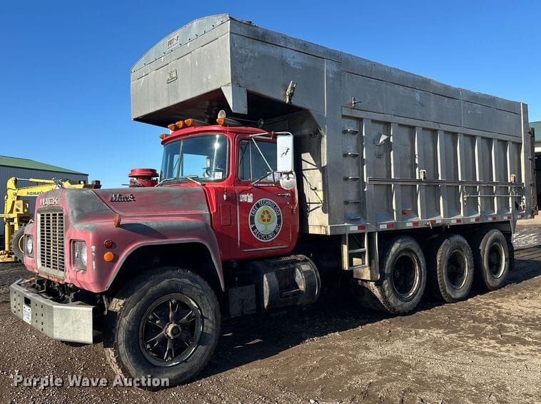 1988 Mack RD688SX Equipment Image0