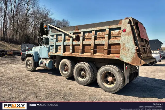 Image of Mack RD690S equipment image 1