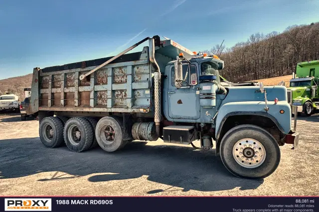 Image of Mack RD690S equipment image 2