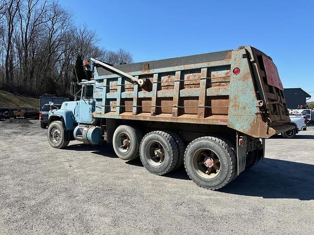 Image of Mack RD690S equipment image 1