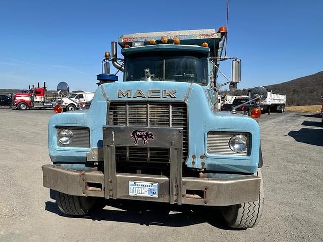Image of Mack RD690S equipment image 4
