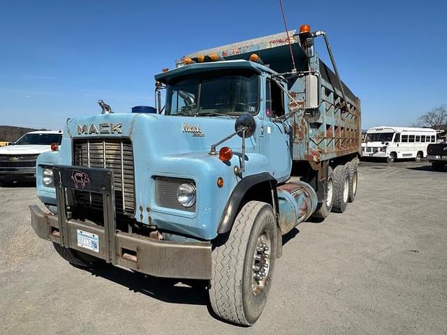 Image of Mack RD690S equipment image 3