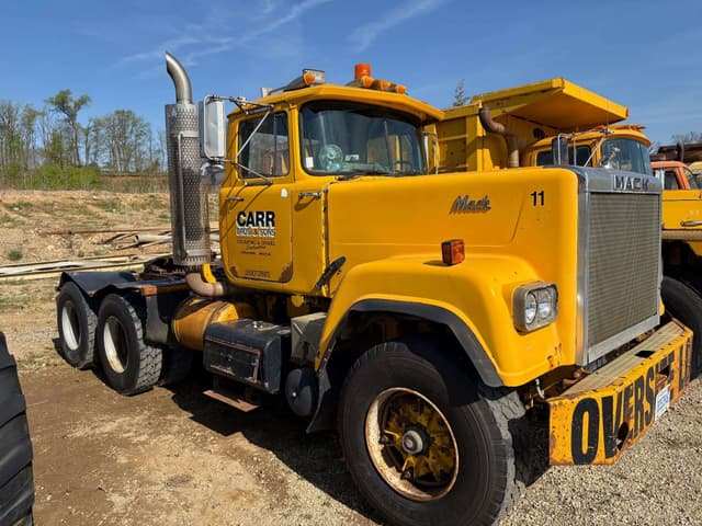 Image of Mack RW753 equipment image 1