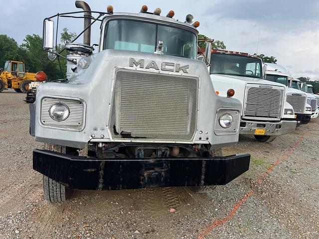 Image of Mack Undetermined equipment image 1