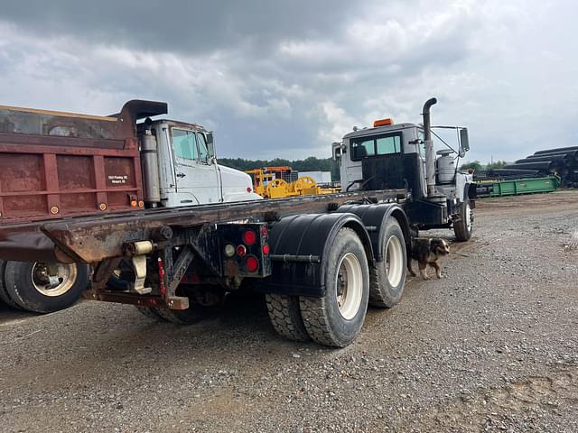 Image of Mack Undetermined equipment image 4