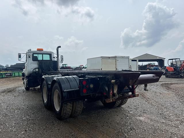 Image of Mack Undetermined equipment image 2