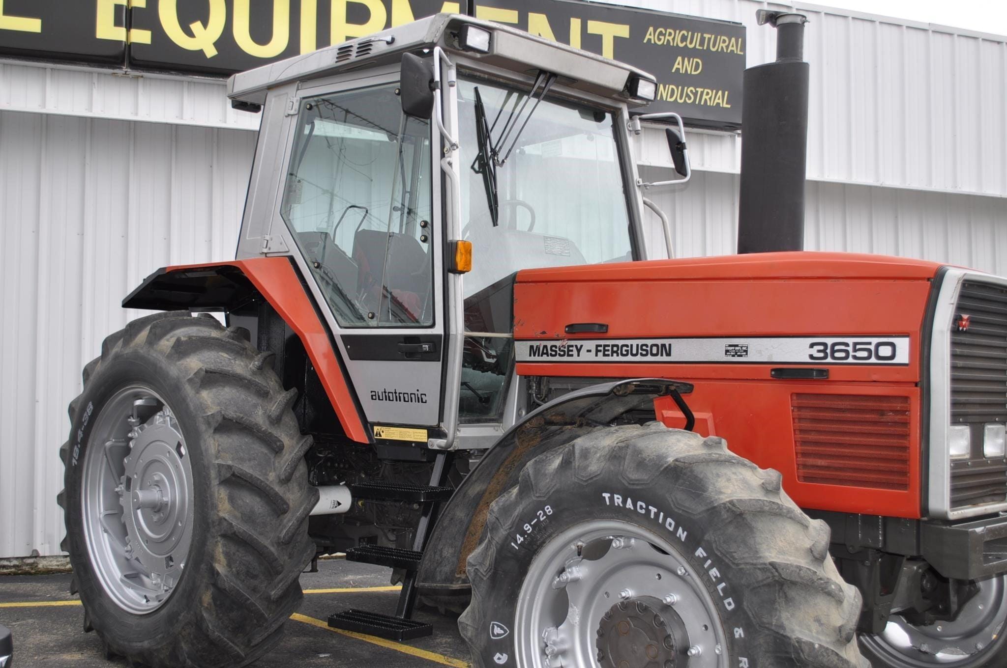 1988 Massey Ferguson 3650 Equipment Image0