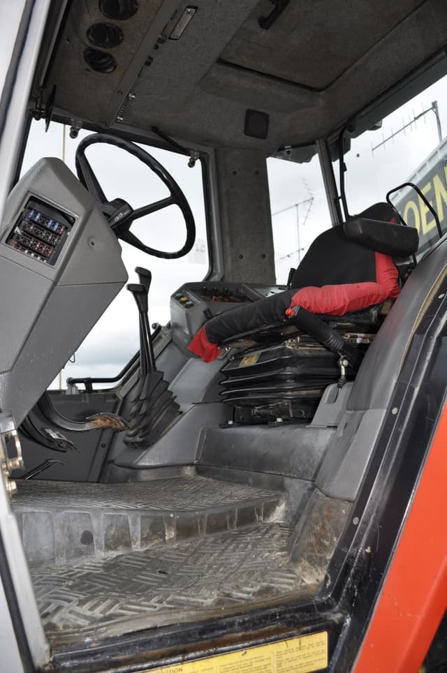 Image of Massey Ferguson 3650 equipment image 4