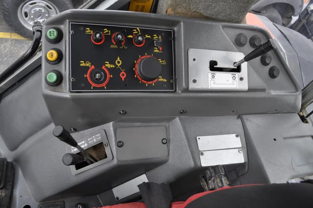 Image of Massey Ferguson 3650 equipment image 2