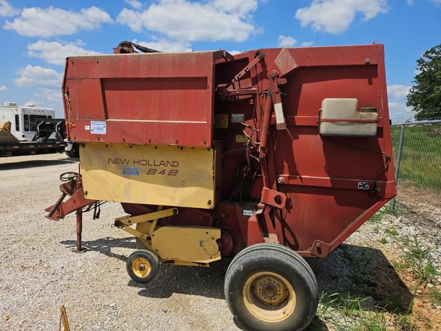 Image of New Holland 848 equipment image 3