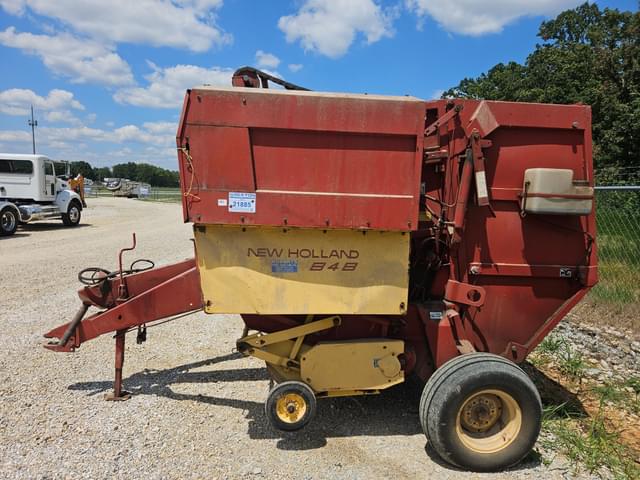 Image of New Holland 848 equipment image 2