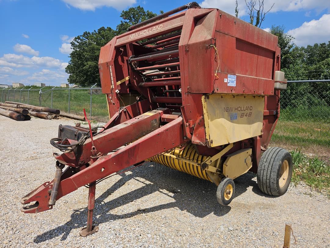 Image of New Holland 848 Primary image
