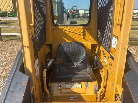 Image of New Holland L455 equipment image 2