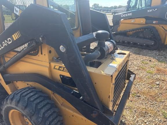 Image of New Holland L455 equipment image 3