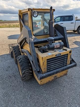 Image of New Holland L455 equipment image 3