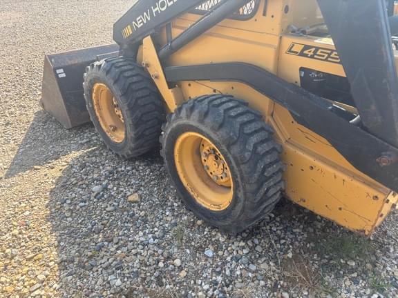 Image of New Holland L455 equipment image 4