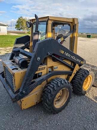 Image of New Holland L455 equipment image 2