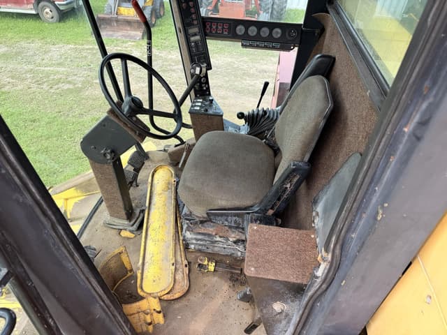 Image of New Holland TR86 equipment image 2
