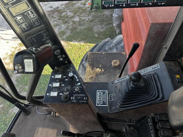 Image of New Holland TR96 equipment image 4