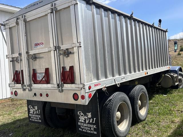 Image of Peterbilt 375 equipment image 2