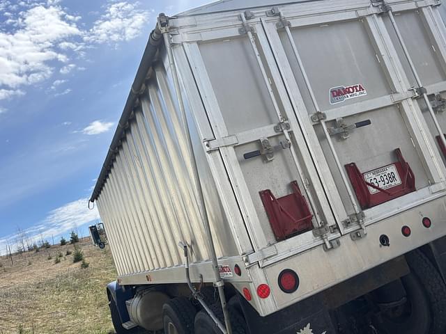 Image of Peterbilt 375 equipment image 3