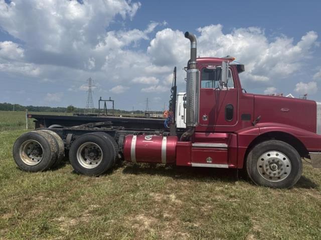 Image of Peterbilt 377 equipment image 4