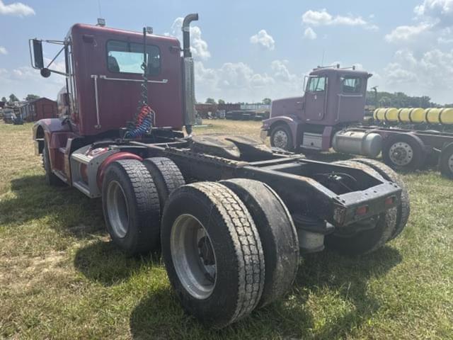 Image of Peterbilt 377 equipment image 1
