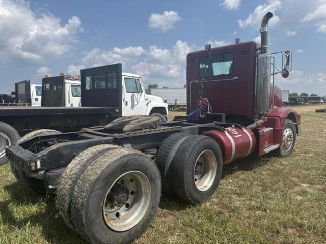 Image of Peterbilt 377 equipment image 3