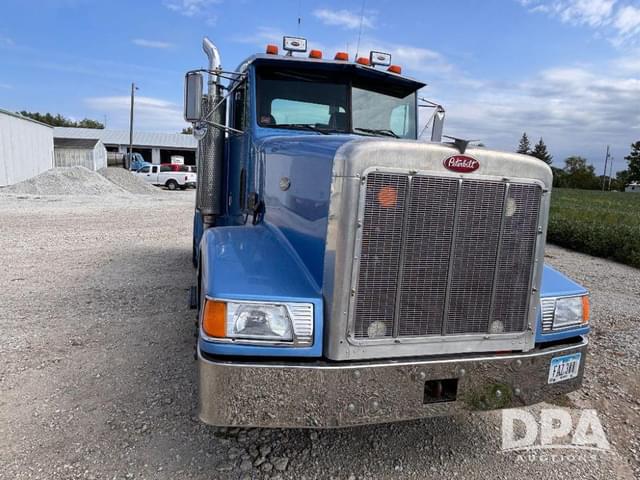 Image of Peterbilt 377 equipment image 4
