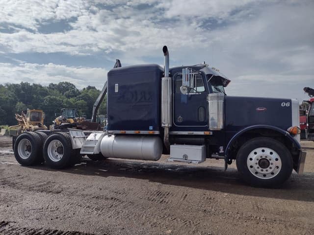 Image of Peterbilt 378 equipment image 2