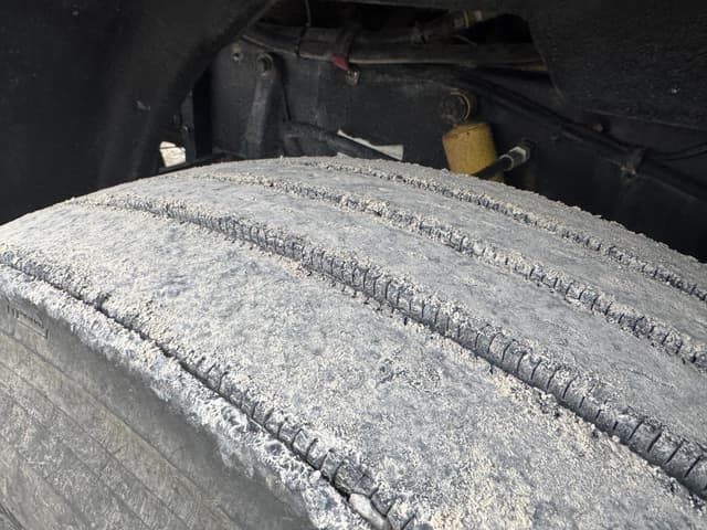 Image of Peterbilt 378 equipment image 3